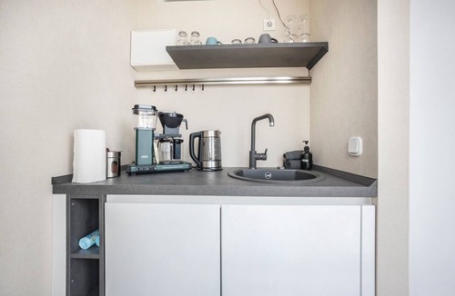 Region Hannover District Apartment | Apartment 'Studio Comfort Plus' with Balcony, direct Lake View, and Wi-Fi