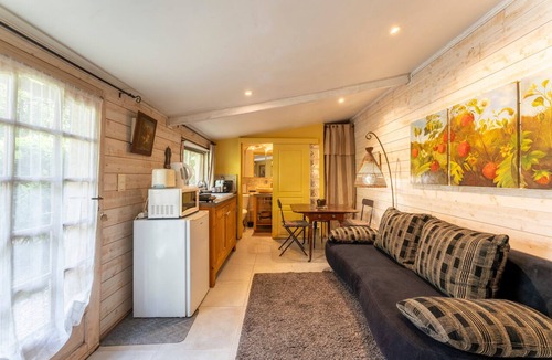 Avignon Apartment | Apartment 'Studio De Charme À Avignon' with Private Pool, Private Garden and Wi-Fi