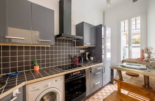 Saint Philippe Apartment | Apartment 'Studio Proche Centre Ville Et Gare' with Wi-Fi