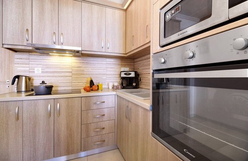 Tsoukaladhes Villa | Apartment 'Suite Iro' with Sea View, Wi-Fi and Air Conditioning
