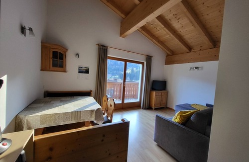 Mareta Apartment | Apartment 'Sultan' with Mountain View, Shared Pool and Wi-Fi