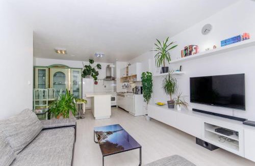 Split Apartment | Apartment Sunshine