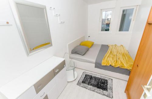 Split Apartment | Apartment Sunshine
