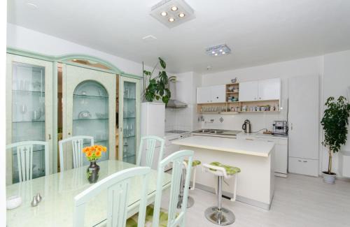 Split Apartment | Apartment Sunshine