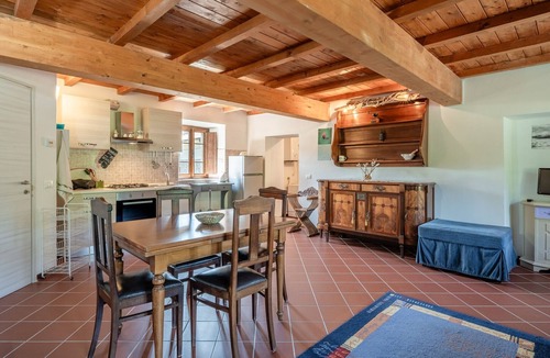Casone Carpinelli Apartment | Apartment 'Suoni Della Natura' with Shared Garden and Wi-Fi