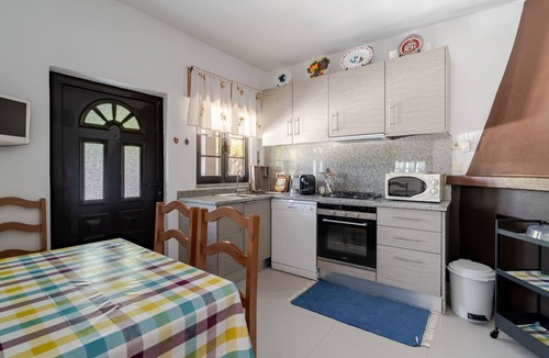 Ponte da Barca Apartment | Apartment 'Superior' with Mountain View, Shared Garden and Wi-Fi