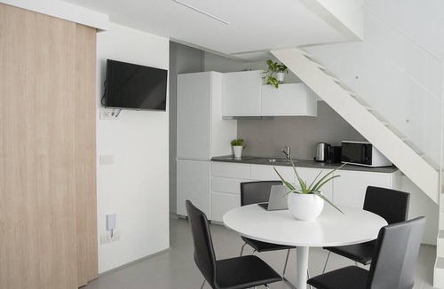 Guastalla Apartment | Apartment-Superior-con Soppalco e Giardino-Garden view-Ensuite with Shower