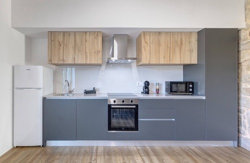 Braga Apartment | Apartment 'T2 Familiar Ua01' with Shared Pool, Wi-Fi and Air Conditioning