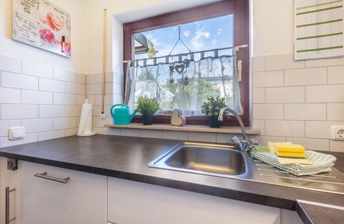 Glindfeld Apartment | Apartment 'Talblick' with Mountain View, Private Terrace and Wi-Fi