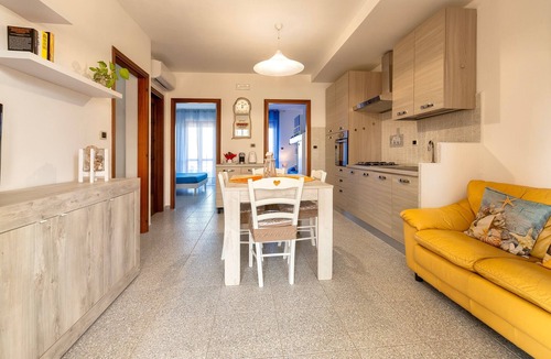 La Pietraia Apartment | Apartment 'Terrace with Sea View and Barbecue' with Sea View, Wi-Fi and Air Conditioning