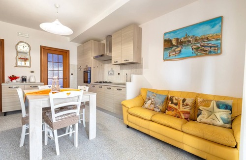 La Pietraia Apartment | Apartment 'Terrace with Sea View and Barbecue' with Sea View, Wi-Fi and Air Conditioning