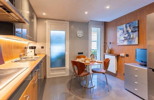 Passeig Maritim Apartment | Apartment Terramar - Four Bedroom Apartment, Sleeps 8