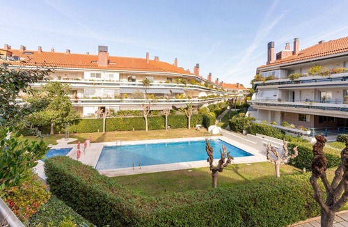 Passeig Maritim Apartment | Apartment Terramar - Four Bedroom Apartment, Sleeps 8