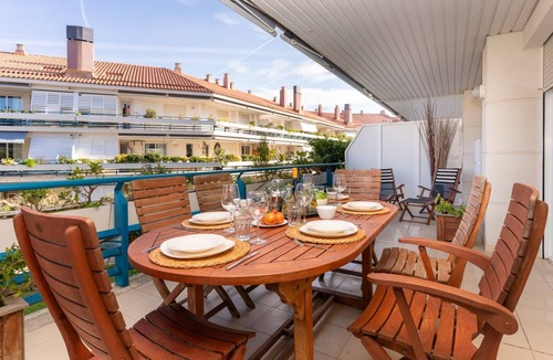 Passeig Maritim Apartment | Apartment Terramar - Four Bedroom Apartment, Sleeps 8