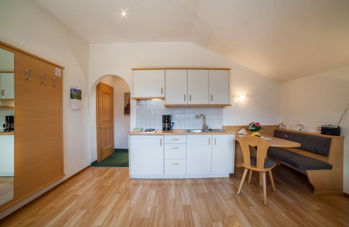 Schenna Apartment | Apartment "Texelblick Rainegg" with Mountain View, Wi-Fi, Garden & Balcony
