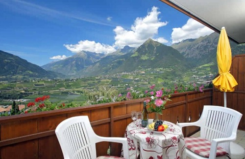 Schenna Apartment | Apartment "Texelblick Rainegg" with Mountain View, Wi-Fi, Garden & Balcony
