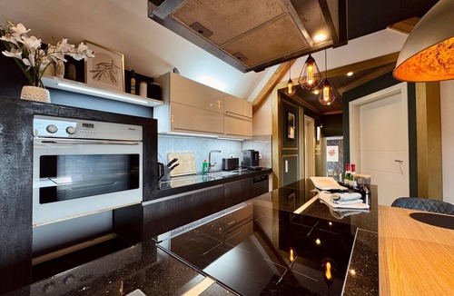 Feuerscheid Apartment | Apartment 'The Rooftop Of Lot54' with Private Terrace, Private Garden and Wi-Fi