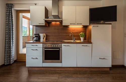 Feldthurns Apartment | Apartment "Toni Stefan" with Mountain View, Shared Sauna, Wi-Fi & Private Terrace