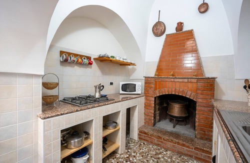L'Assunta Apartment | Apartment 'Trullo' with Shared Pool, Private Terrace and Wi-Fi