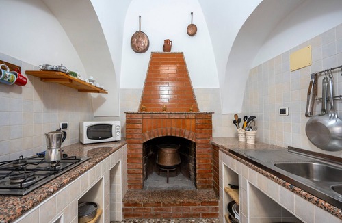 L'Assunta Apartment | Apartment 'Trullo' with Shared Pool, Private Terrace and Wi-Fi