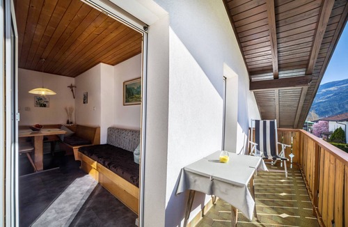 Naturno Apartment | Apartment 'Typ A Pöder's Haus' with Mountain View, Shared Garden and Wi-Fi