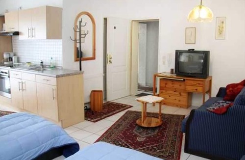 Wernborn Apartment | Apartment U2= Hildegard - House U, for 1-15 persons, 25km to FFM-North