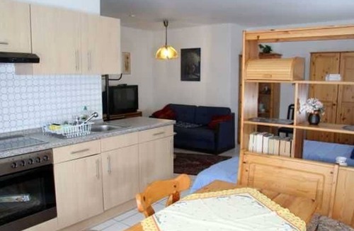 Wernborn Apartment | Apartment U2= Hildegard - House U, for 1-15 persons, 25km to FFM-North