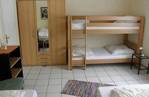 Wernborn Apartment | Apartment U3 = Gerlinde - House U, for 1-15 persons, 25km to FFM-Nord