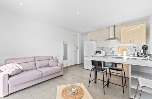 Abanilla Apartment | Apartment 'Unforgettable Rental in A Beautiful' with Balcony, Wi-Fi and Air Conditioning