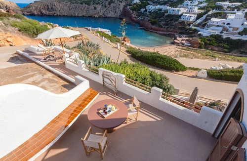 Ciutadella de Menorca Apartment | Apartment 'Unique Seafront Property' with Sea View, Wi-Fi and Air Conditioning