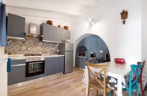 Rutigliano Apartment | Apartment 'Unit Two' with Shared Terrace, Wi-Fi and Air Conditioning