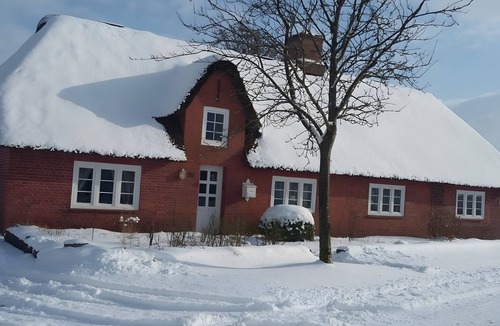 Risum-Lindholm Apartment | Apartment 'Unter Reet' with Shared Garden and Wi-Fi