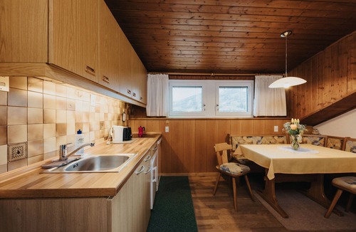 Casola Apartment | Apartment 'Unterhauserhof B' with Mountain View, Wi-Fi, Balcony & Garden