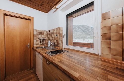 Casola Apartment | Apartment 'Unterhauserhof C' with Mountain View, Wi-Fi, Balcony & Garden
