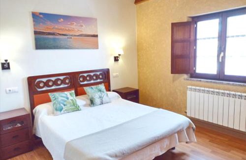 Serantes Apartment | Apartment Unterkunft mit Aussicht in Apartamentos Navalin - by Interhome