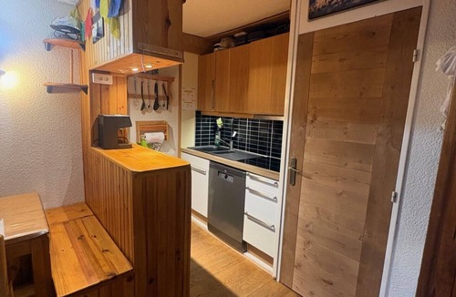Val-Thorens Apartment | Apartment - Val Thorens - 6 people-at the foot of the slopes, in the center of town