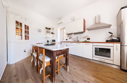 Province of Messina Apartment | Apartment 'Vanedda Di Mari - Casa Arancio' with Shared Terrace, Wi-Fi & Air Conditioning