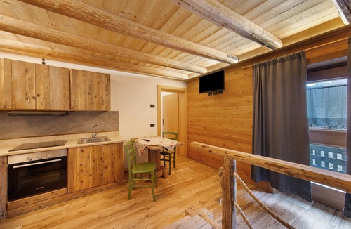 Auronzo di Cadore Apartment | Apartment 'Veleza' with Mountain View and Shared Garden
