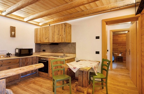 Auronzo di Cadore Apartment | Apartment 'Veleza' with Mountain View and Shared Garden