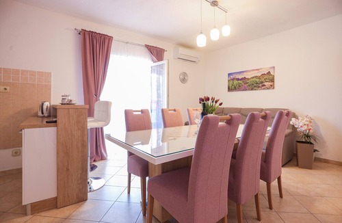 Podstrana Apartment | Apartment Vesna near beach with balcony