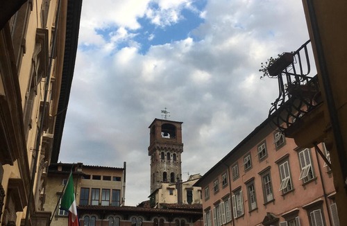 Lucca Historical Center Apartment | Apartment Via Fillungo Lucca Historical Center Walls
