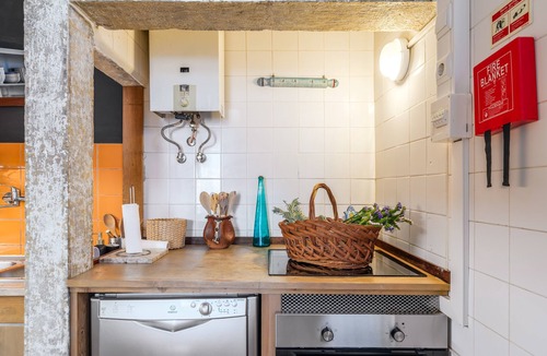 Setubal Apartment | Apartment 'Victorian Beach House Luisa Todi' with Balcony and Wi-Fi