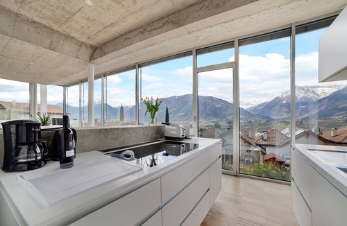 Schenna Apartment | Apartment 'Villa Alvarium Eins' with Mountain View, Private Terrace and Wi-Fi