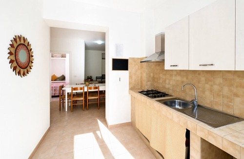Peschici Apartment | Apartment 'Villa Francesca, Trilo B' with Shared Terrace, Wi-Fi and Air Conditioning