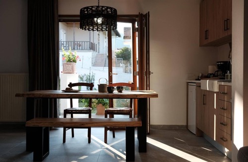 Litochoro Apartment | Apartment “Villa Philia – Garden and Fireplace” with Wi-Fi and Air Conditioning