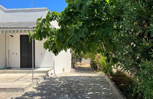 Torre Specchia Ruggeri Apartment | Apartment 'Villa Venere - Terra' with Private Terrace, Private Garden and Air Conditioning