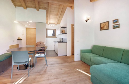 Valtellina Apartment | Apartment "Violet a due passi da Bormio" with Mountain View, Private Balcony & Wi-Fi