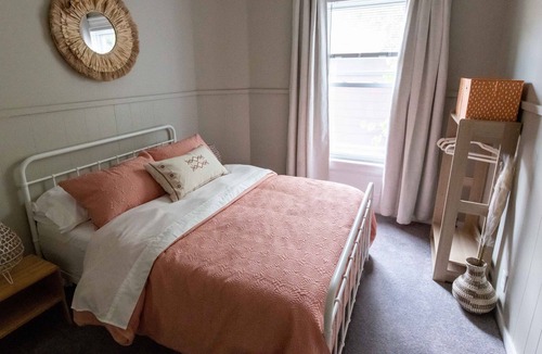 Downtown Apartment | Apartment w/ Private Sun Porch - Downtown MHT