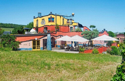 Eisenheim Apartment | Apartment 'Weingut Hirn &Hundertwasser-Artikel' with Mountain View, Shared Garden and Wi-Fi