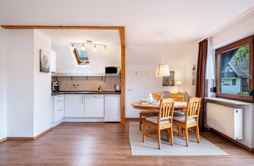 Hinterzarten Apartment | Apartment 'Windeckkopf' with Balcony and Wi-Fi